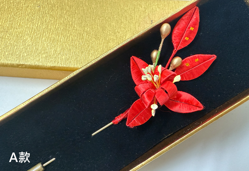 傳統紅春仔花(玉蘭花) 夾胸針髮梳 傳統紅春仔花(玉蘭花) 夾胸針髮梳