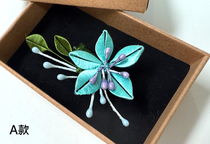 傳統紅春仔花(百合花)夾/胸針/髮梳 傳統紅春仔花(百合花)夾/胸針/髮梳